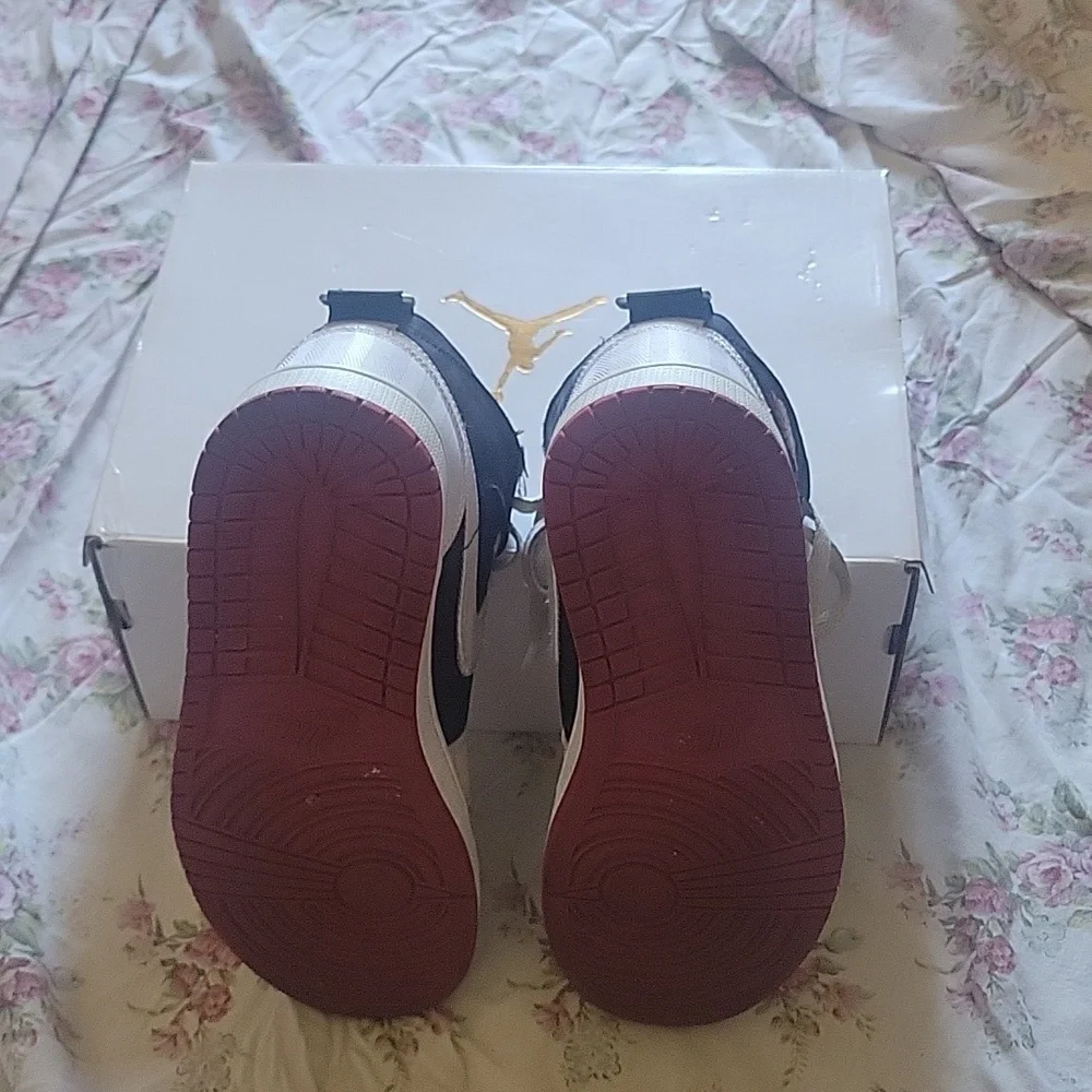 Jordan 1 Mid - Picture 5 of 5
